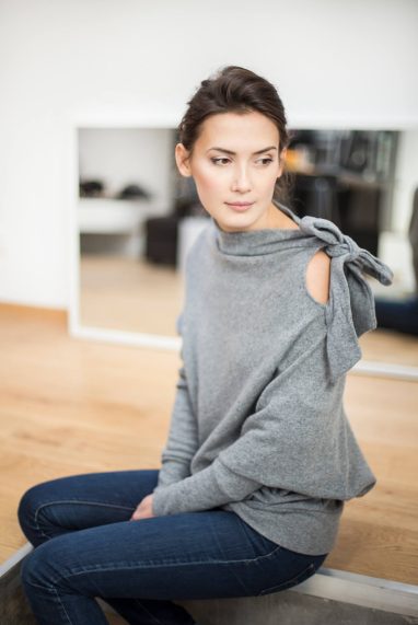 One shoulder sweater in grey wool BOW